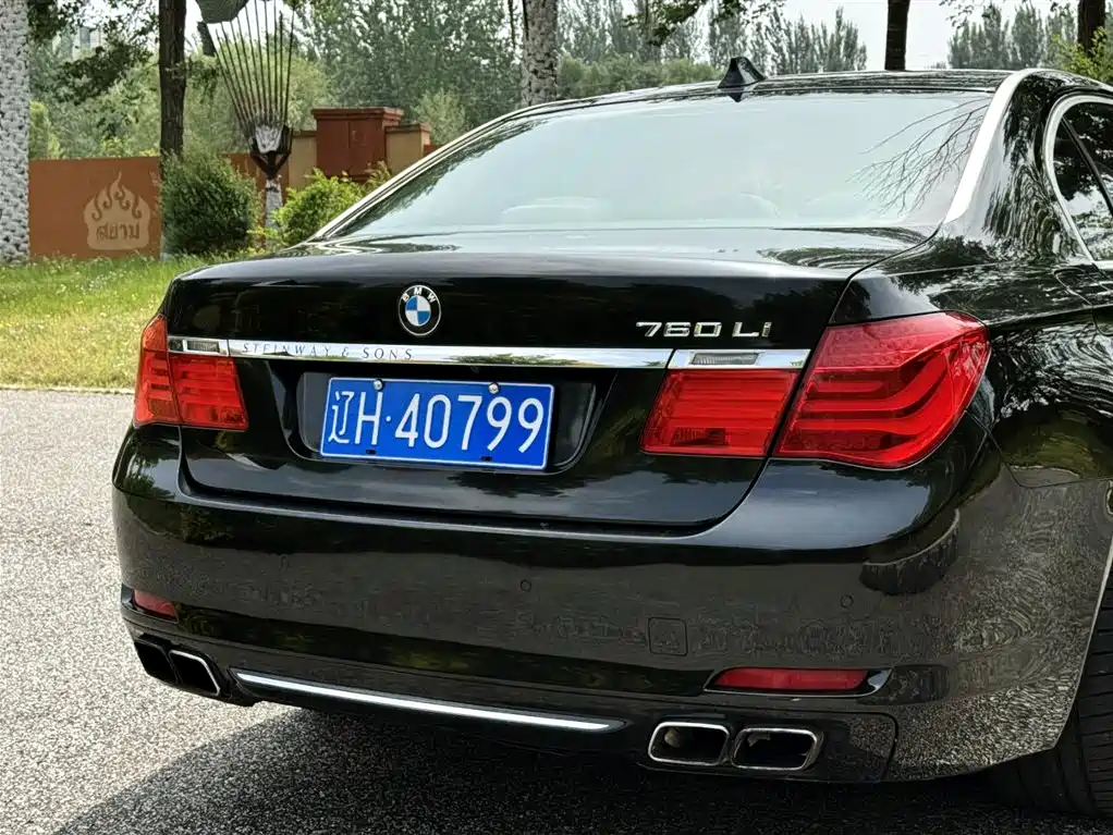 BMW 7 Series 2012 — фото 8