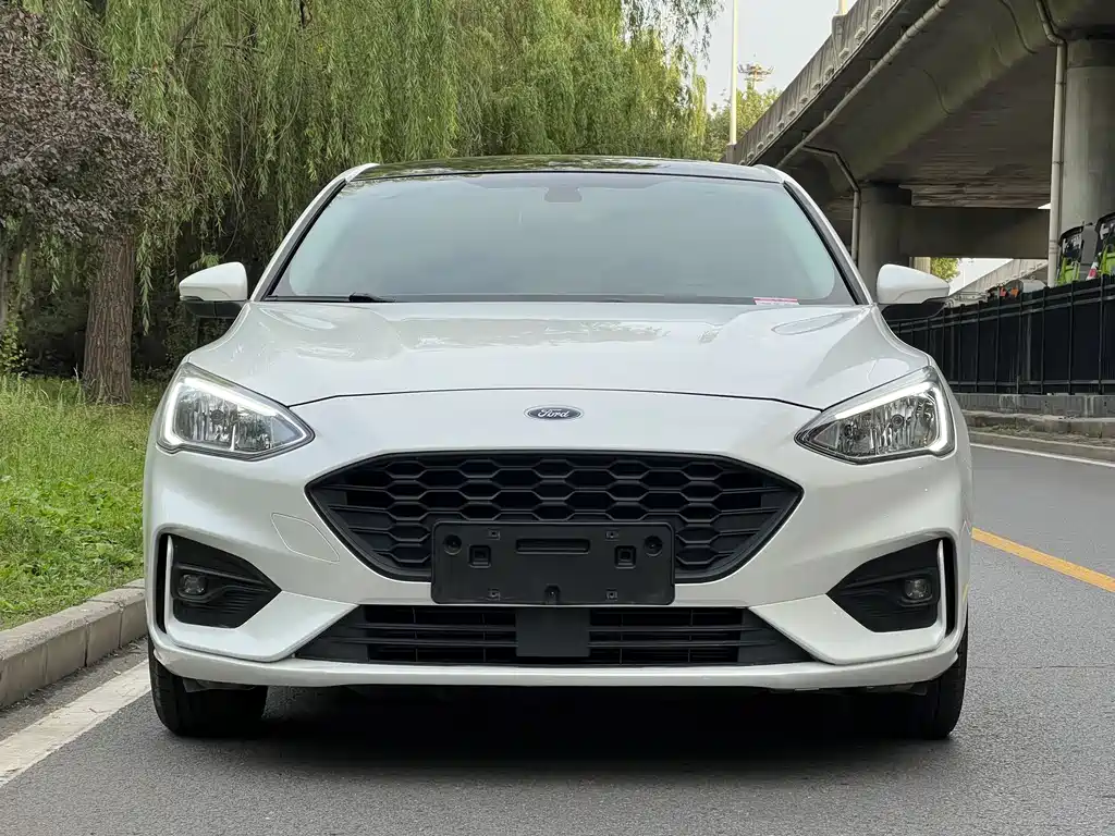 Ford Focus 2020 — фото 2