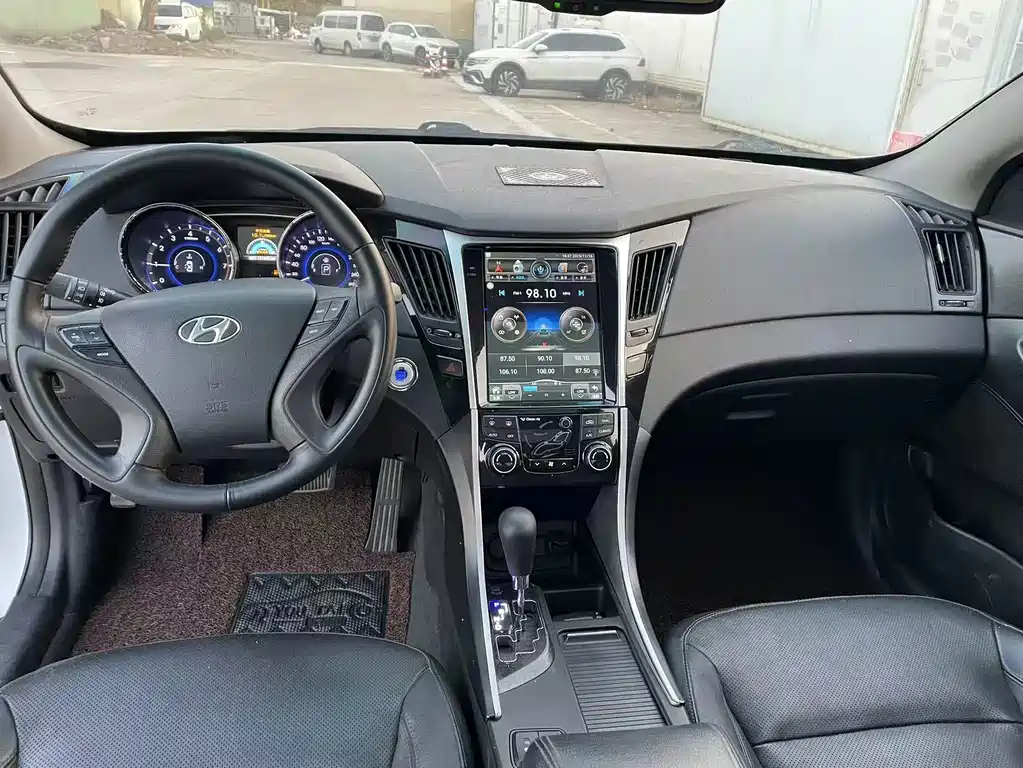 Hyundai Sonata 2014 — фото 10