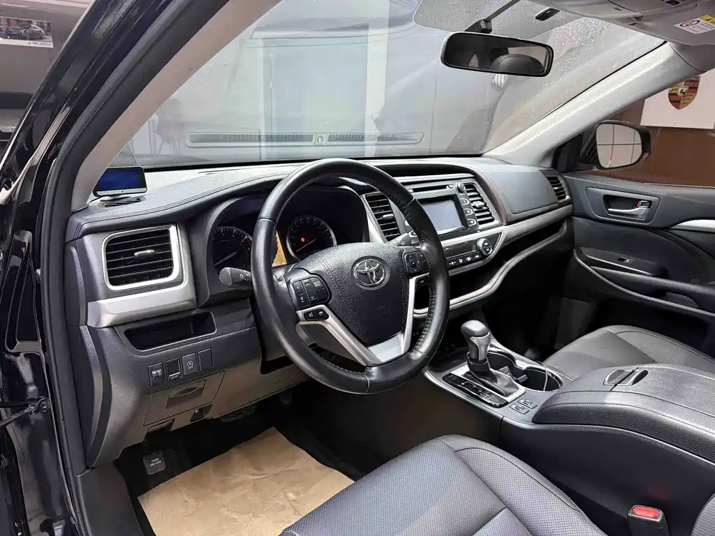Toyota Highlander 2017 — фото 12