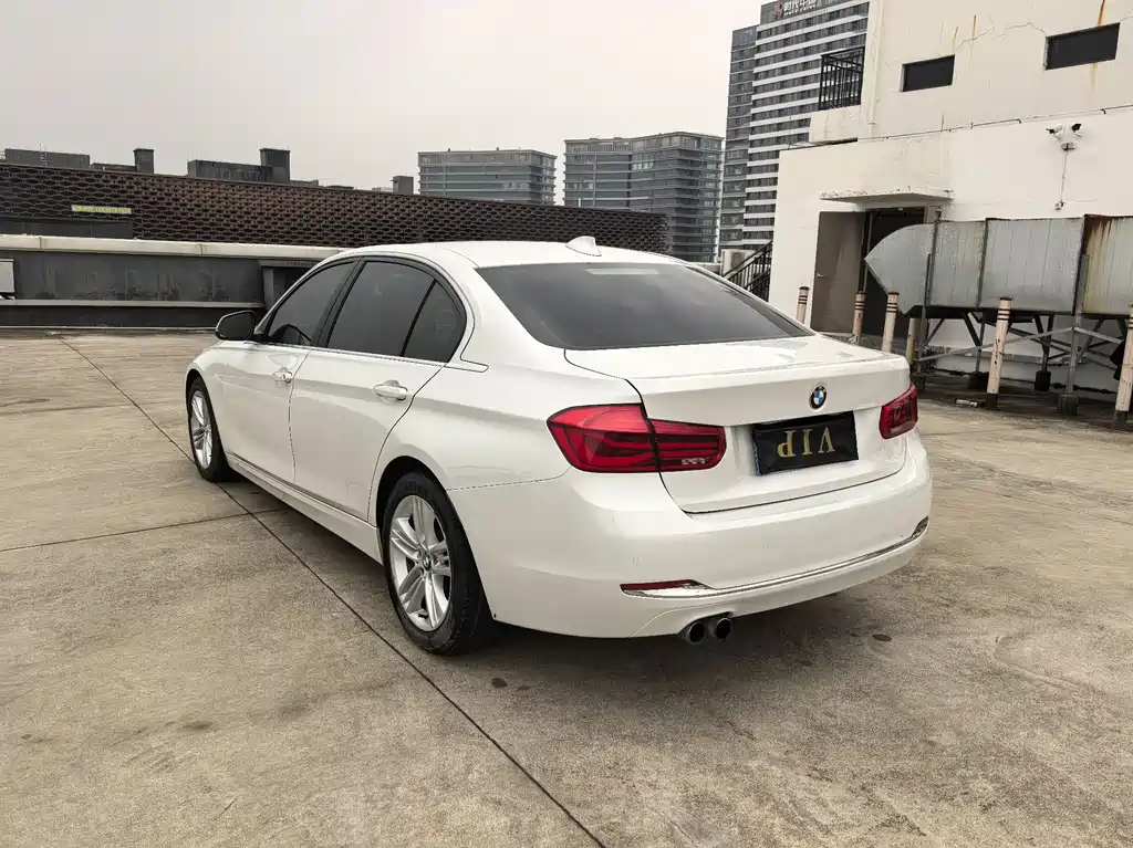 BMW 3 Series 2017 — фото 15
