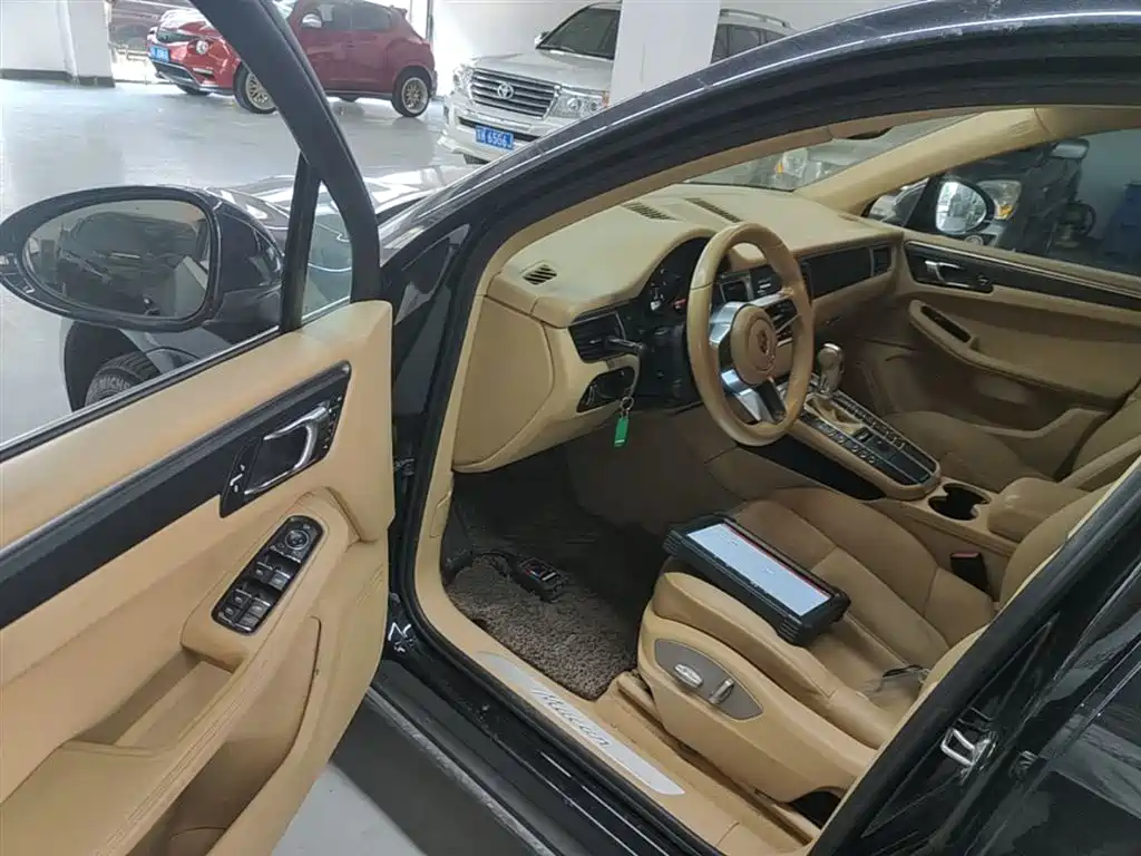 Porsche Macan 2017 — фото 12