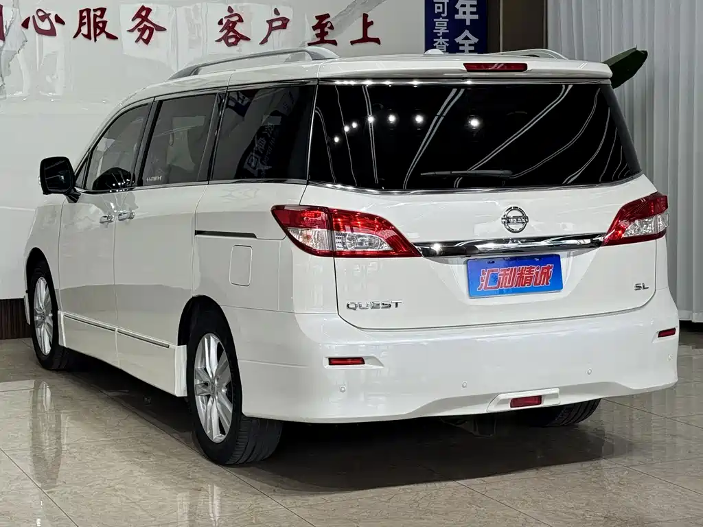 Nissan Quest 2016 — фото 5
