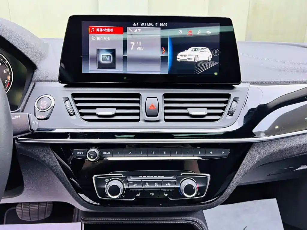 BMW 1 Series 2018 — фото 13