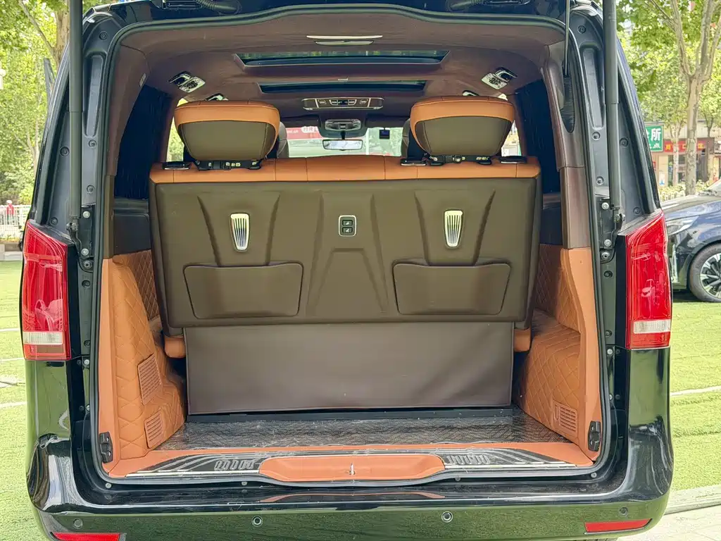 Mercedes-Benz V-Class 2023 — фото 10