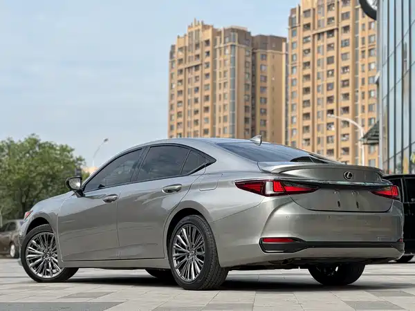 Lexus ES 2021