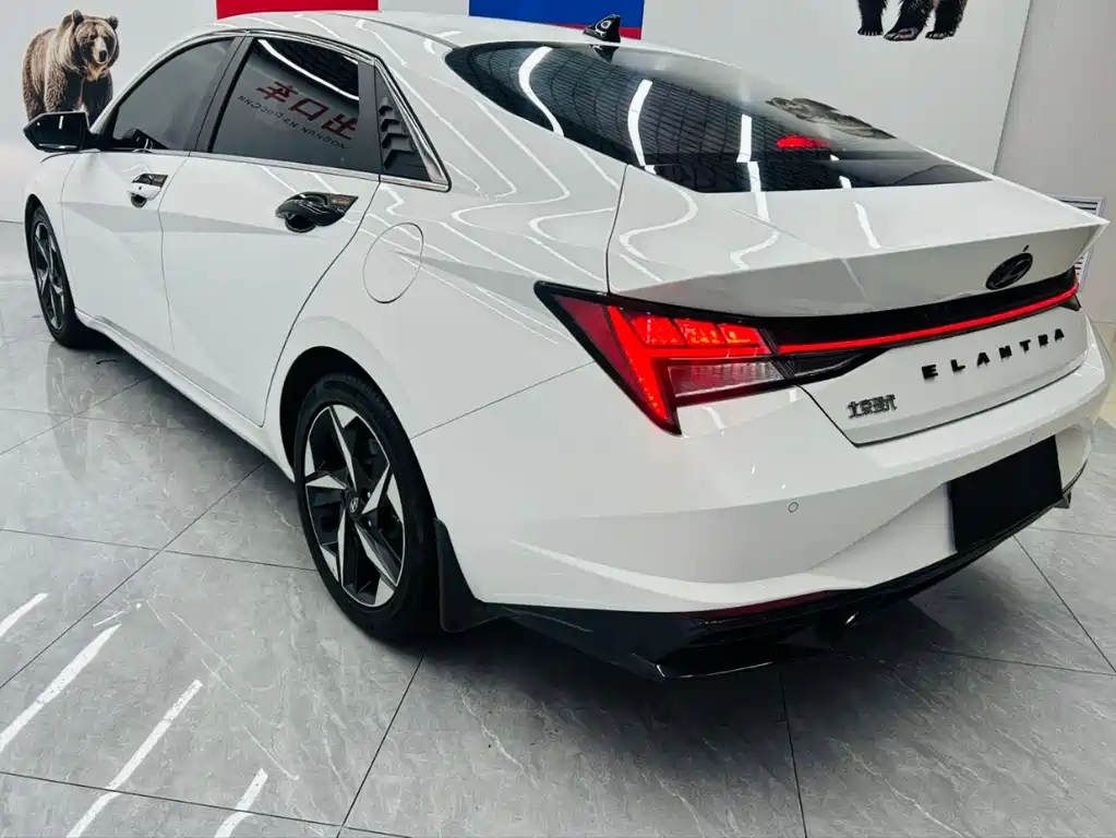 Hyundai Elantra 2023 — фото 14