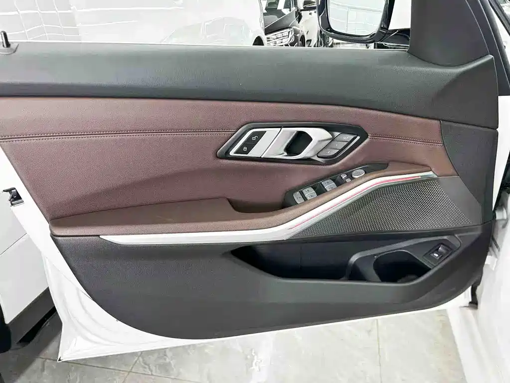 BMW 3 Series 2023 — фото 12