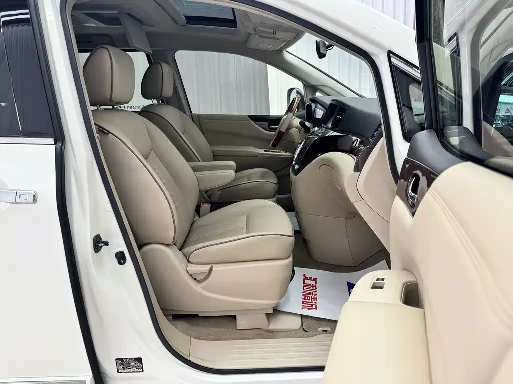 Nissan Quest 2016 — фото 16