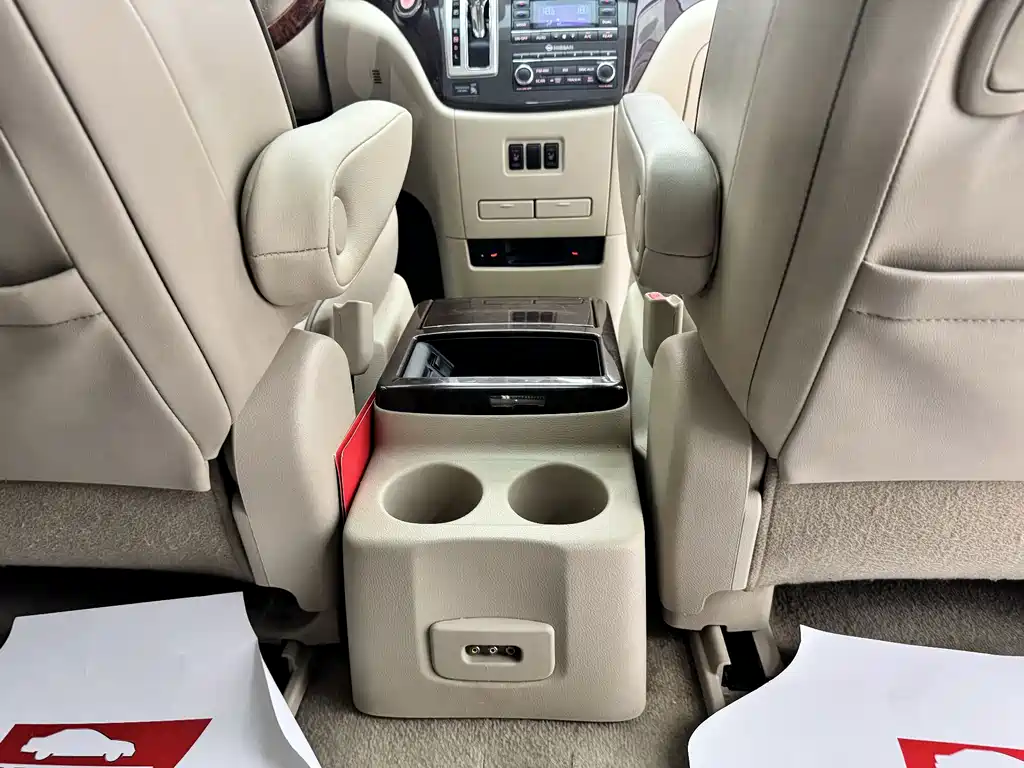 Nissan Quest 2016 — фото 22