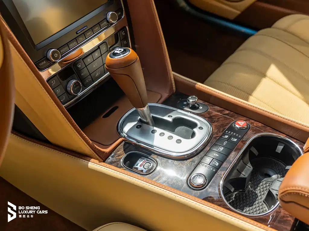 Bentley Flying Spur 2016 — фото 26