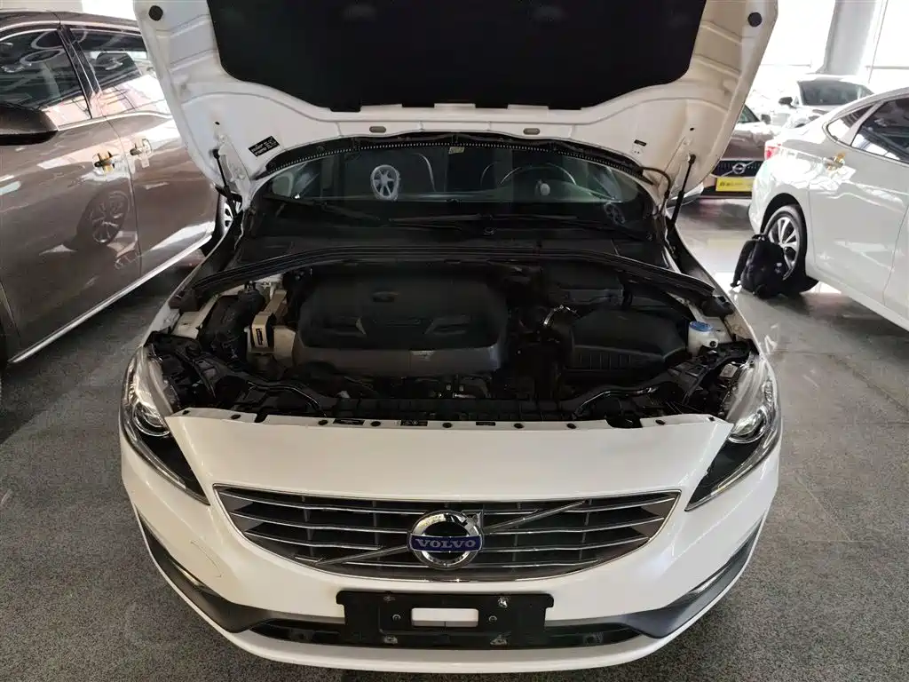 Volvo S60 2017 — фото 16