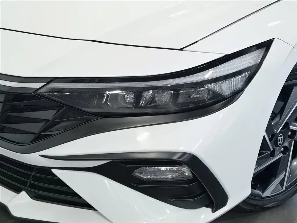 Hyundai Elantra 2024