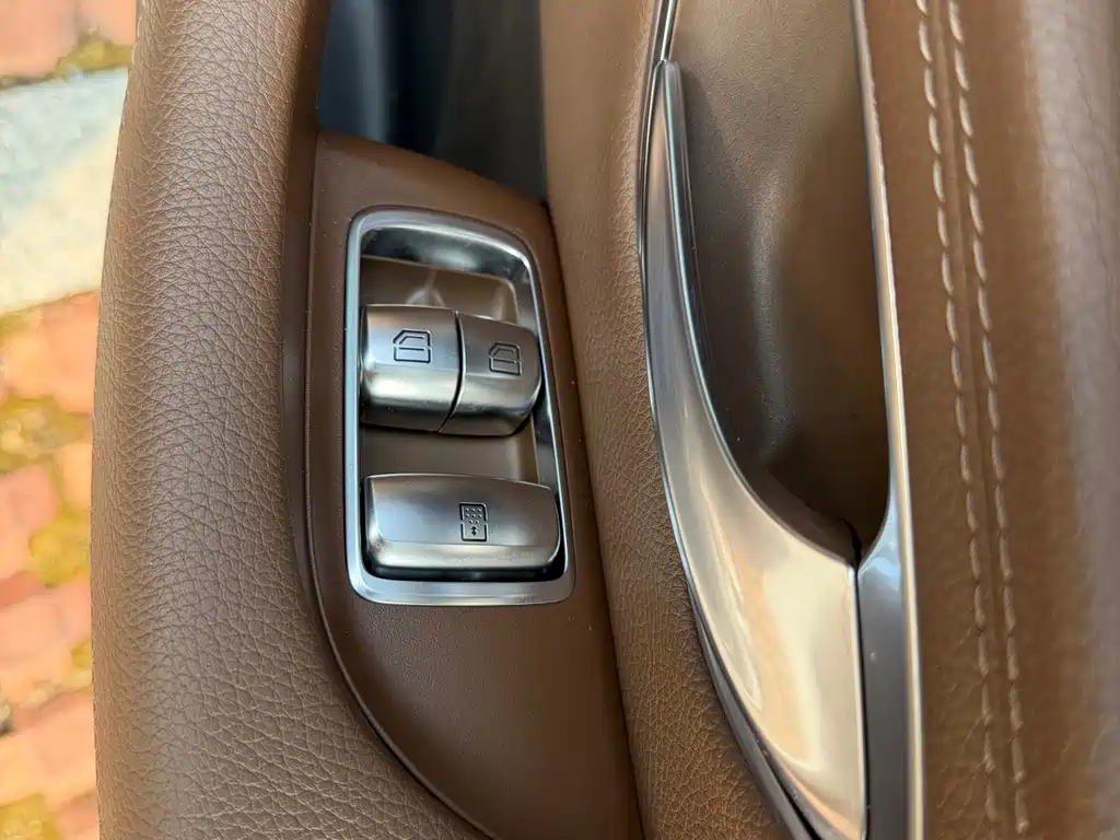 Mercedes-Benz E-Class 2019 — фото 16