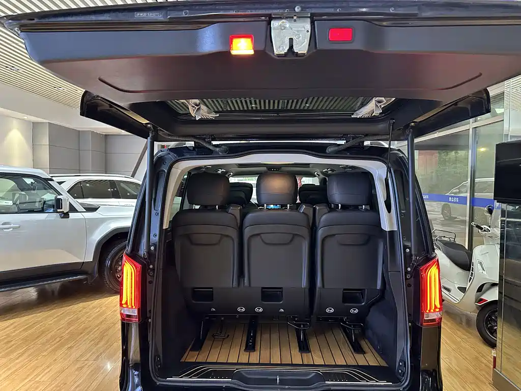 Mercedes-Benz V-Class 2020 — фото 8