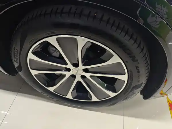 Luxeed R7 2025