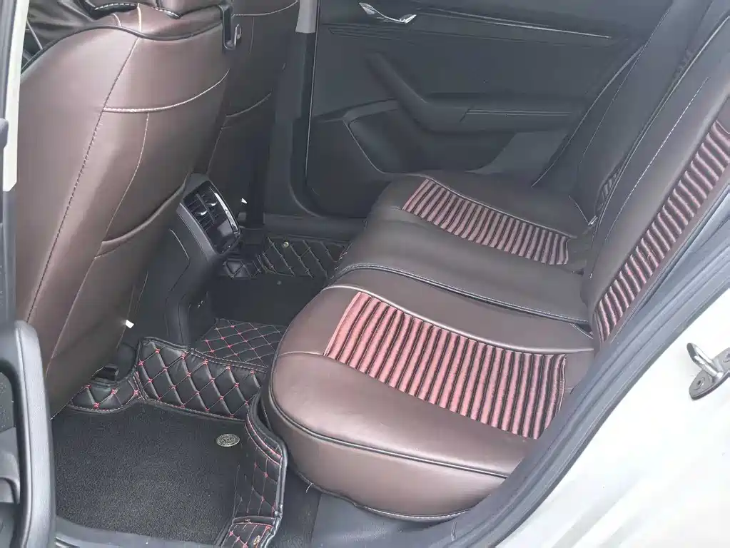 Skoda Octavia 2022 — фото 10