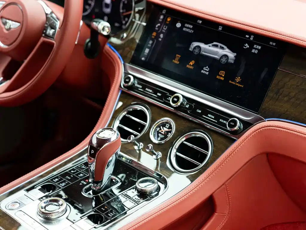 Bentley Continental 2020 — фото 15