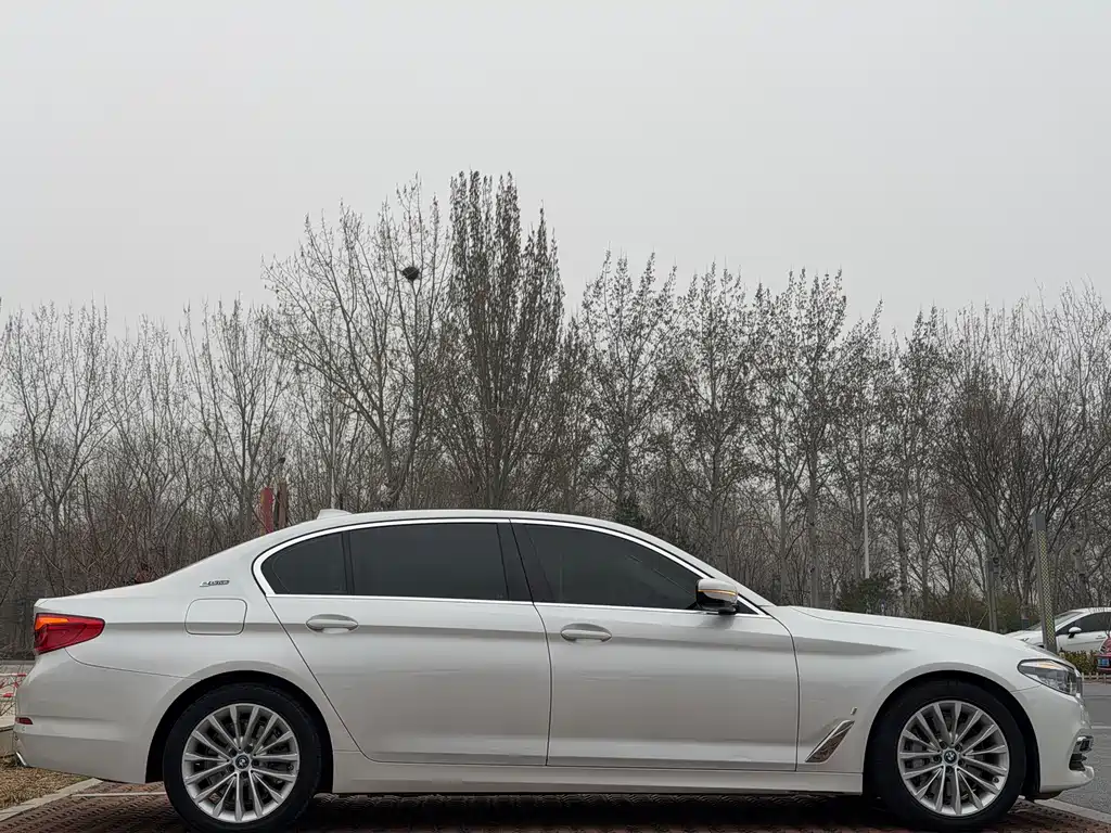 BMW 5 Series New Energy 2019 — фото 25