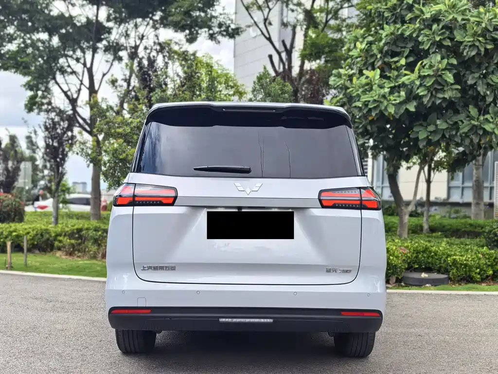 Wuling Starlight 730 EV 2025