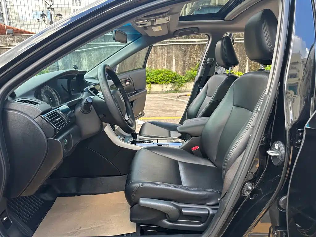 Honda Accord 2017 — фото 11