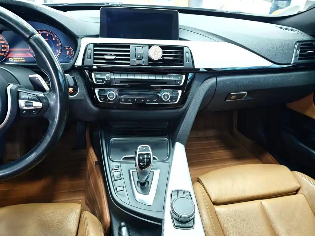 BMW 3 Series GT 2018 — фото 12