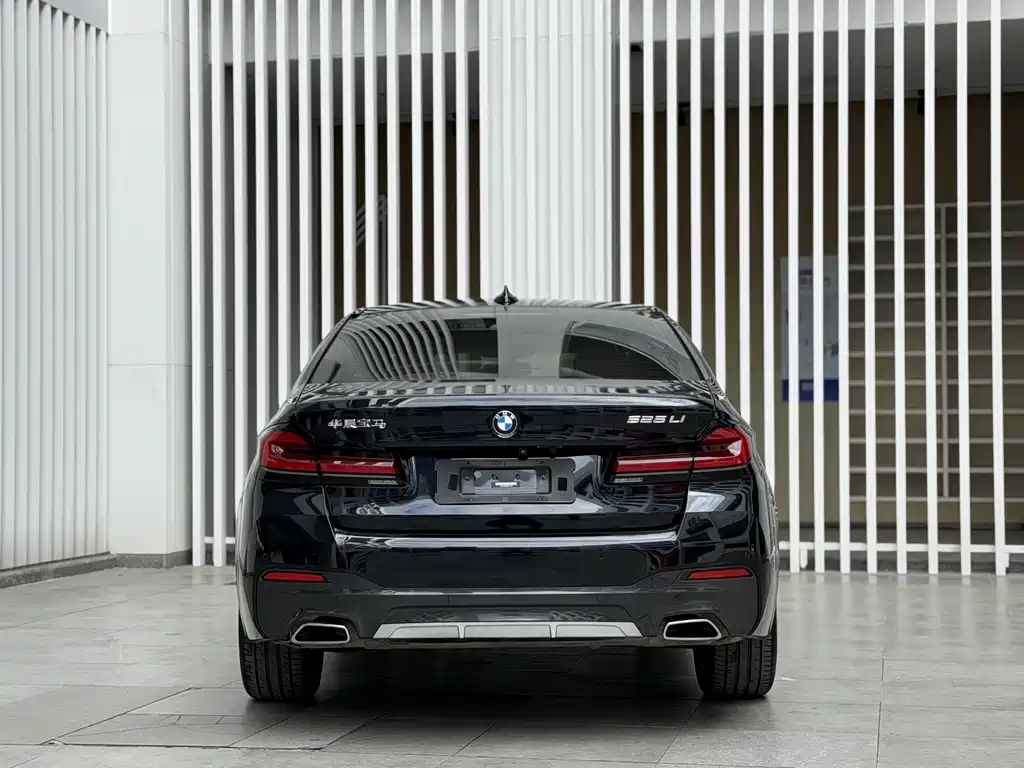BMW 5 Series 2022 — фото 14
