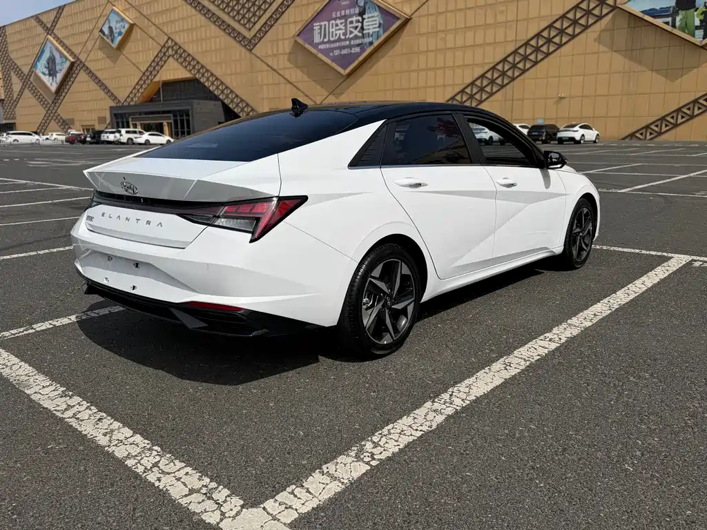 Hyundai Elantra 2022 — фото 4