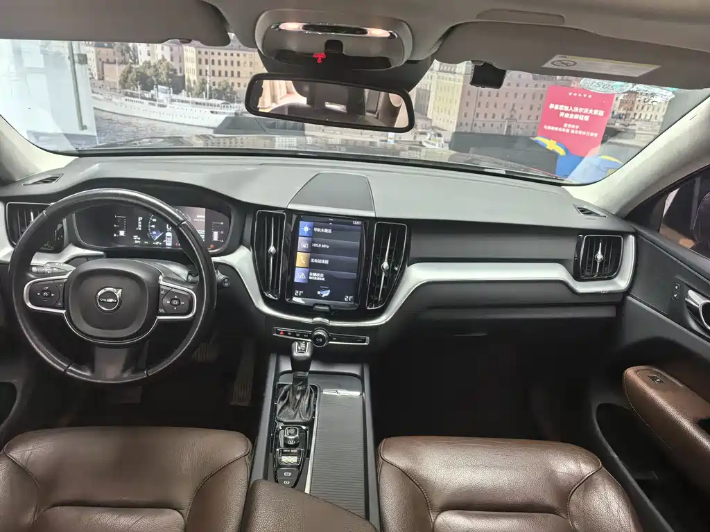 Volvo XC60 2018 — фото 12