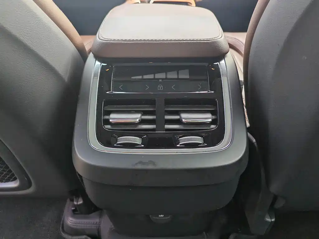 Volvo XC90 2022 — фото 24