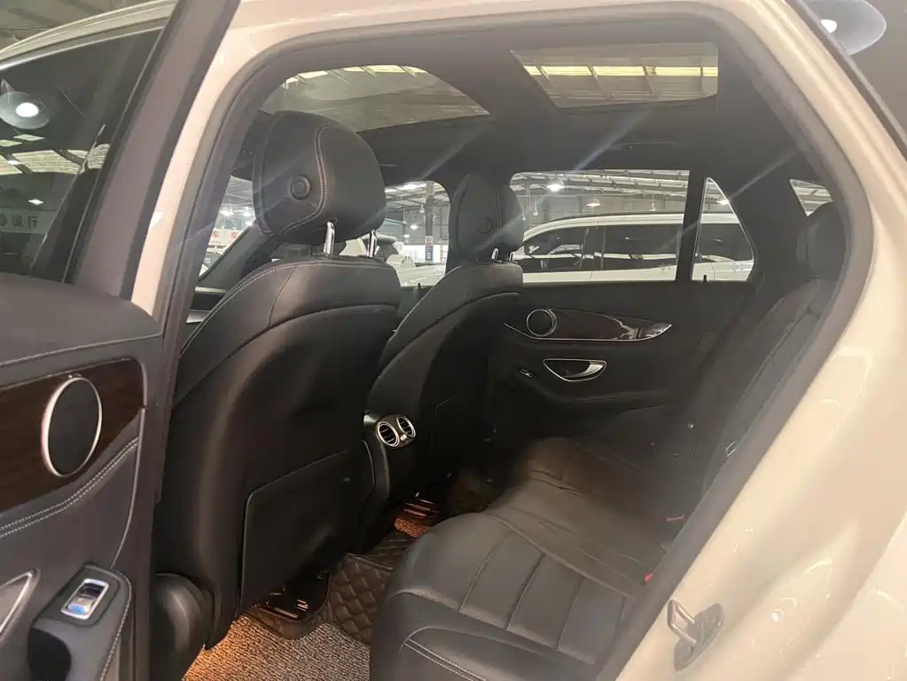 Mercedes-Benz GLC 2018 — фото 12