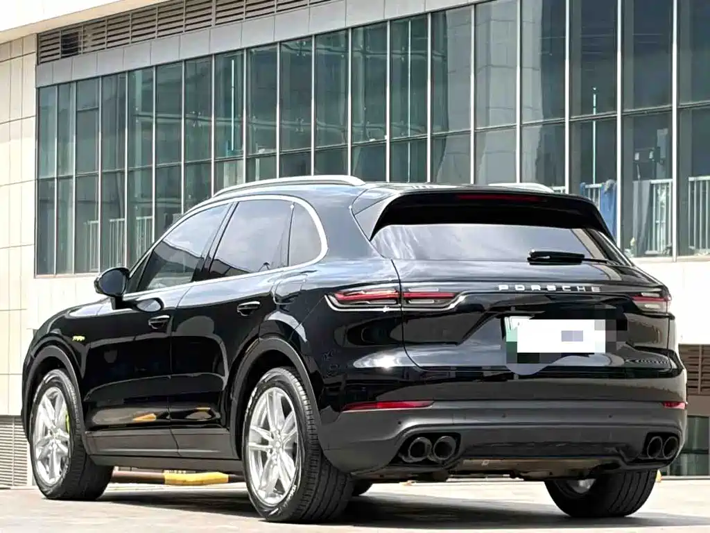 Porsche Cayenne Hybrid 2023