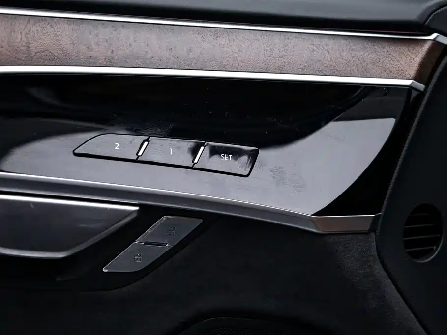 Audi A8 2023 — фото 13