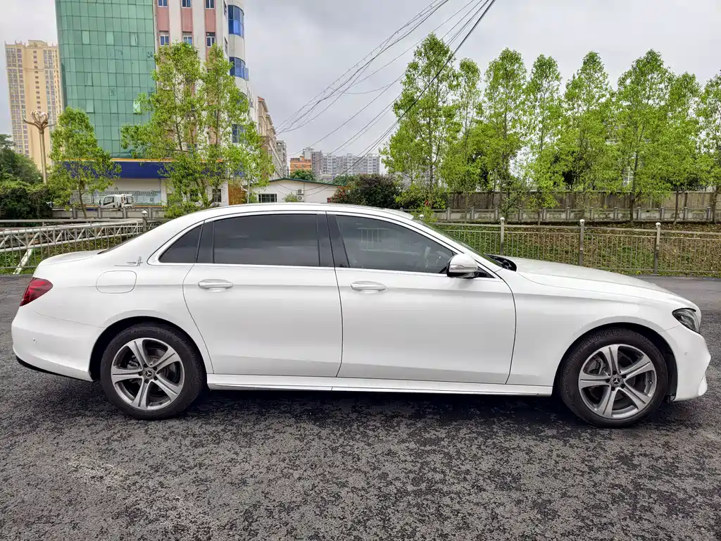 Mercedes-Benz E-Class 2019 — фото 22