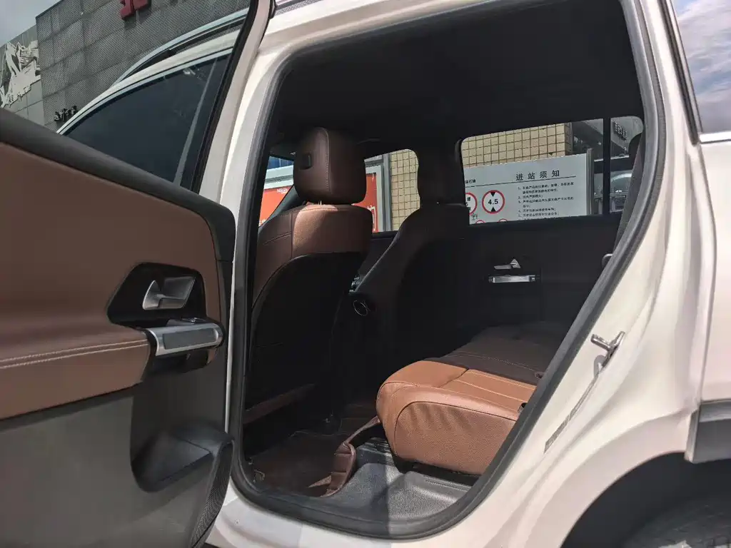 Mercedes-Benz GLB 2023