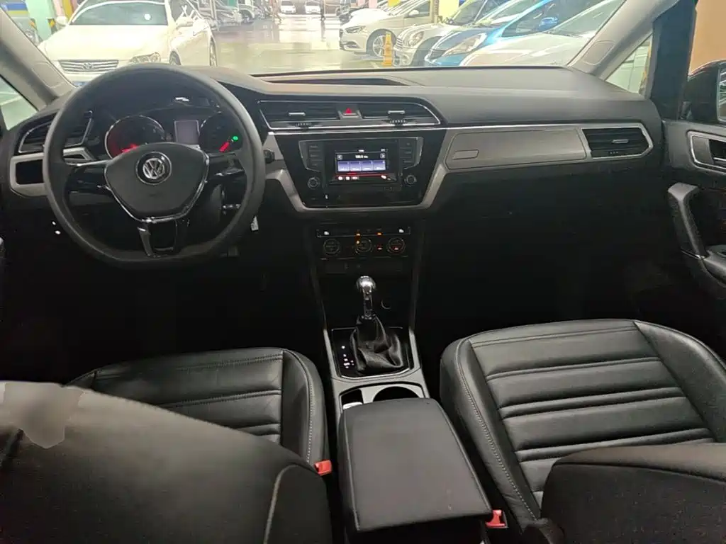 Volkswagen Touran 2016 — фото 10