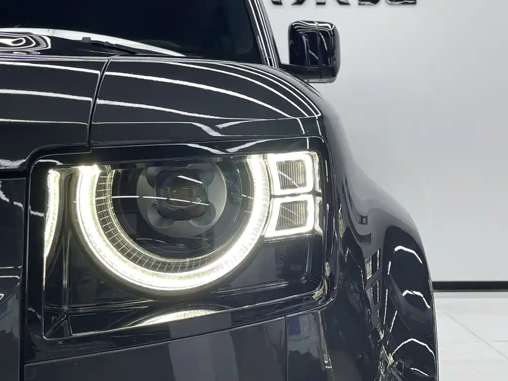 Land Rover Defender 2021 — фото 19