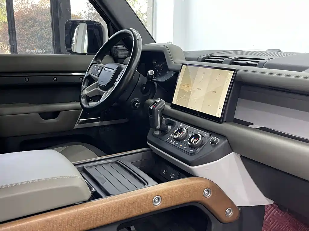 Land Rover Defender 2021 — фото 9