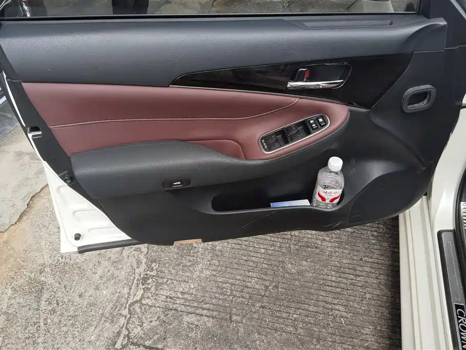 Toyota Crown 2017