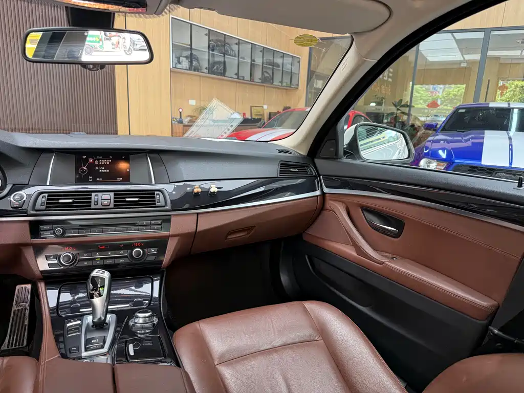 BMW 5 Series 2014 — фото 19