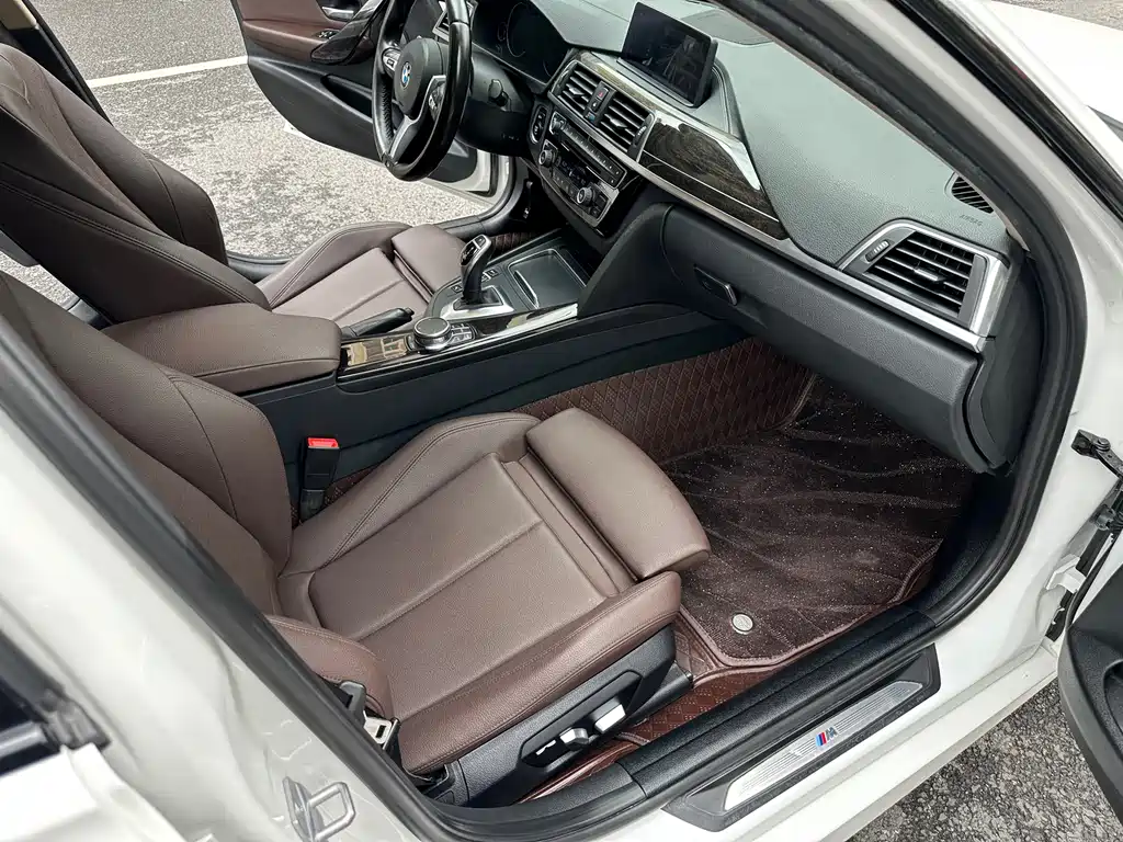 BMW 3 Series 2018 — фото 16