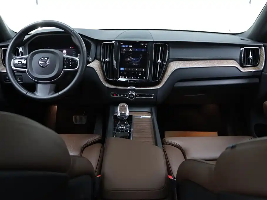 Volvo XC60 2021 — фото 20