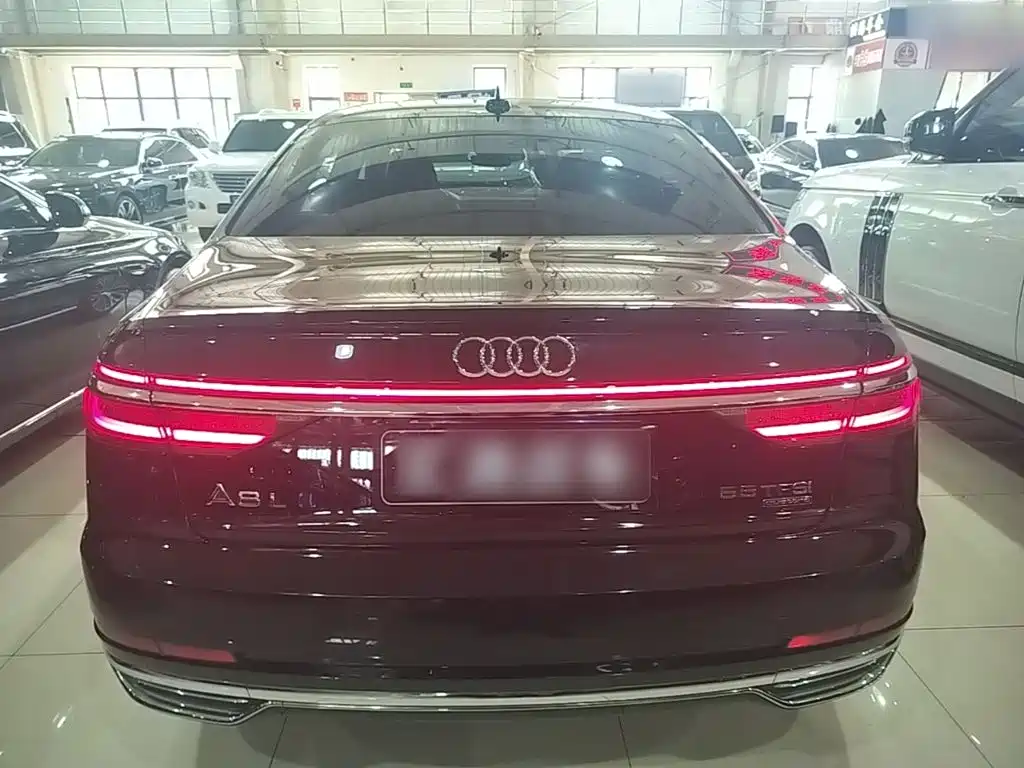 Audi A8 2021 — фото 6