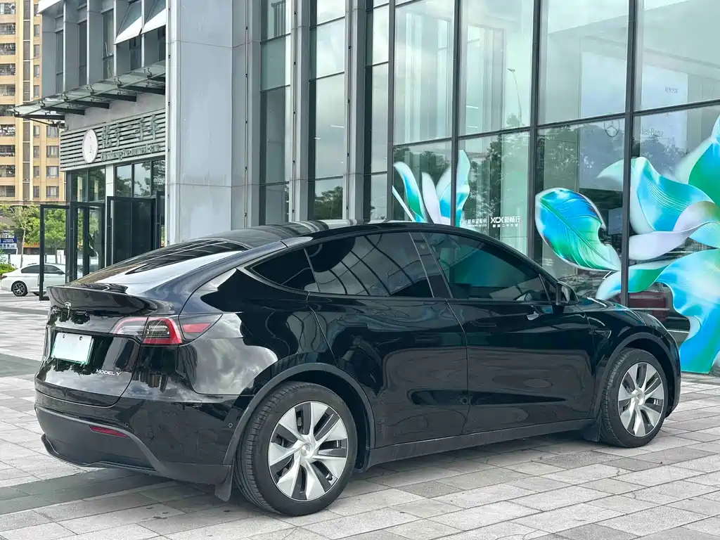 Tesla Model Y 2023 — фото 4