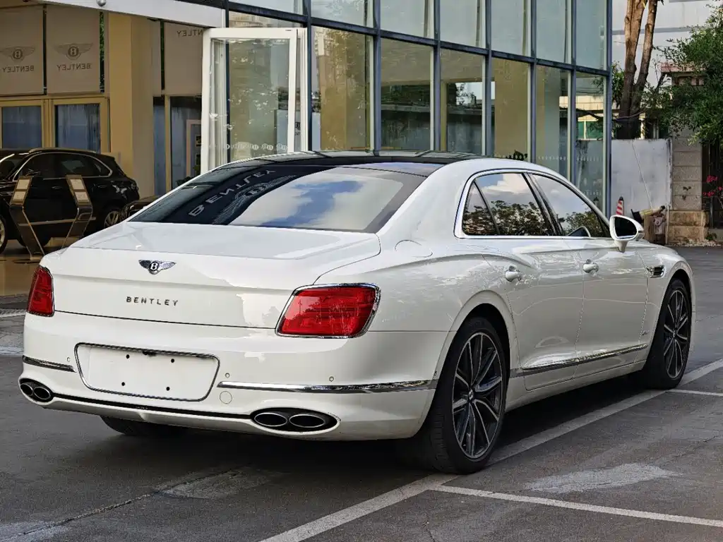 Bentley Flying Spur PHEV 2022 — фото 5