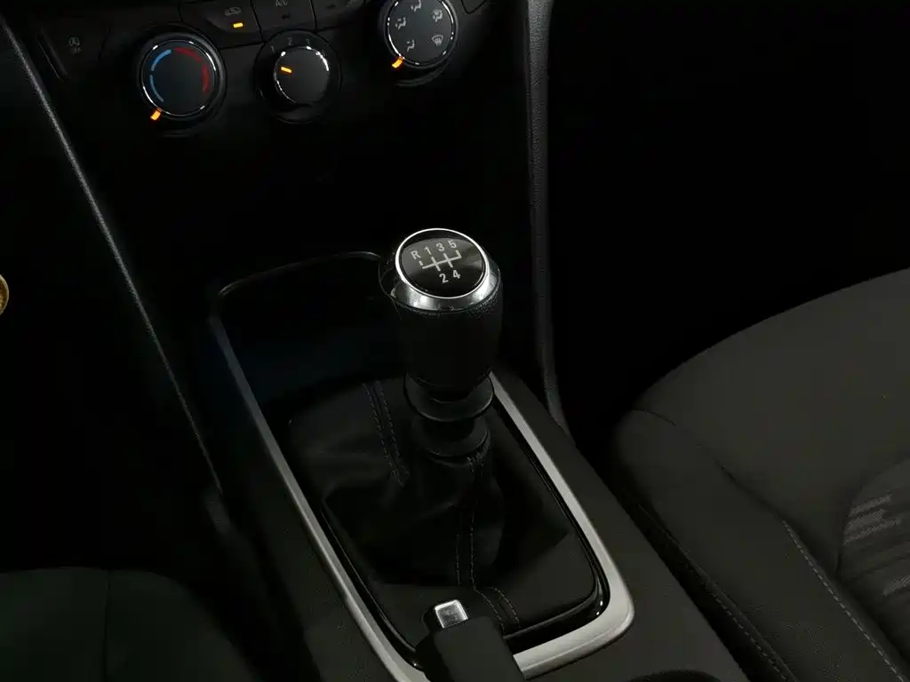 Chevrolet Cavalier 2019 — фото 13