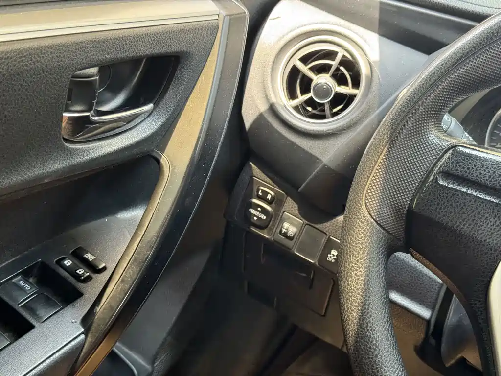 Toyota Corolla 2017 — фото 14