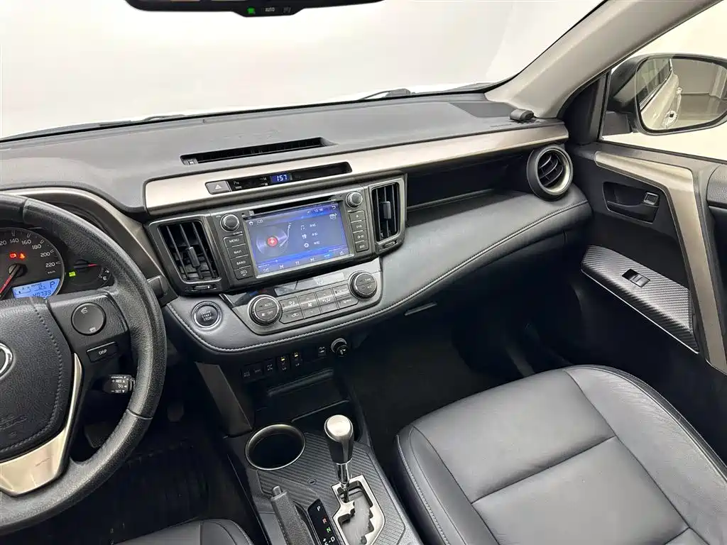 Toyota RAV4 2015 — фото 14