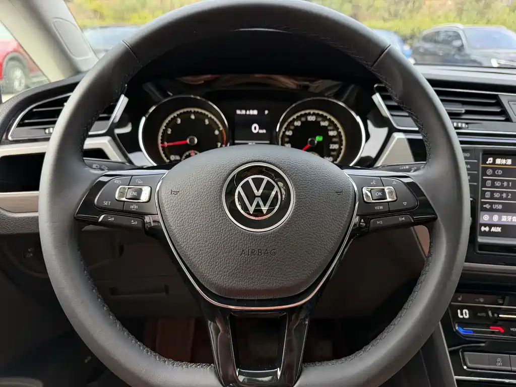 Volkswagen Touran 2021 — фото 11