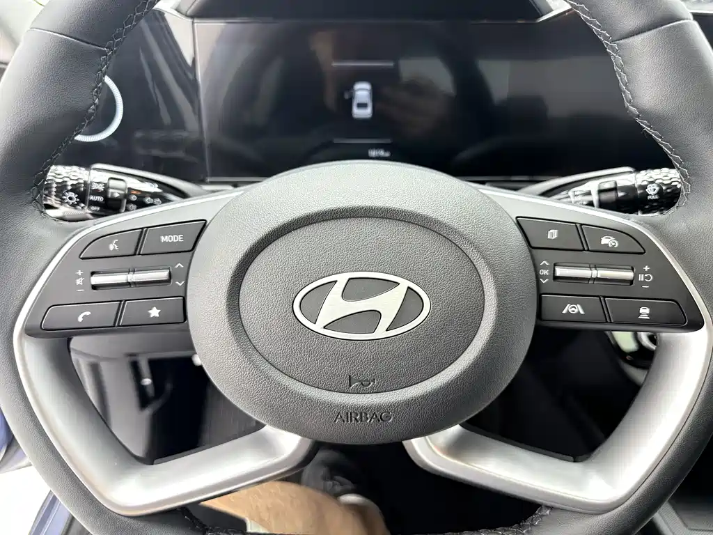 Hyundai Elantra 2023 — фото 14
